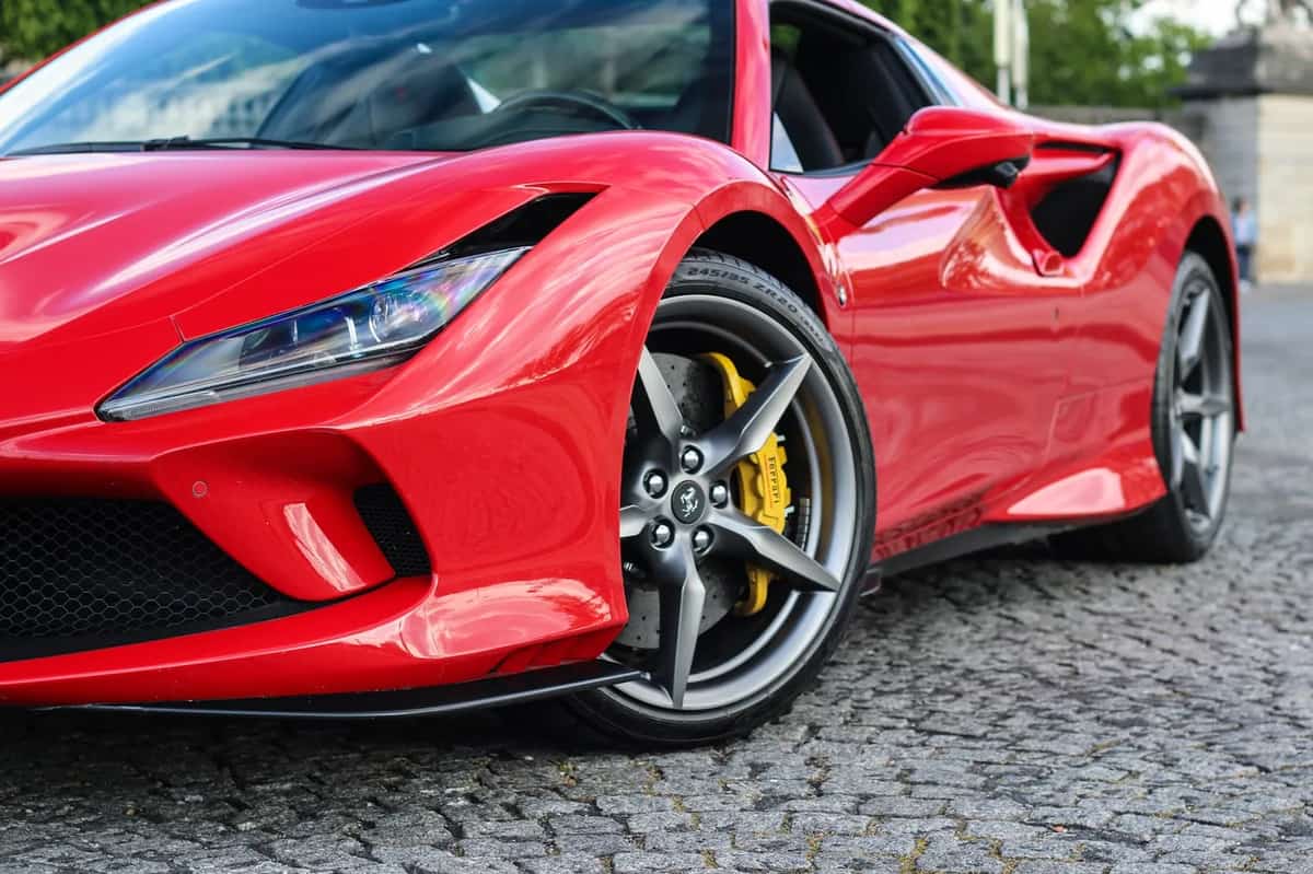 Luxury car rental Paris