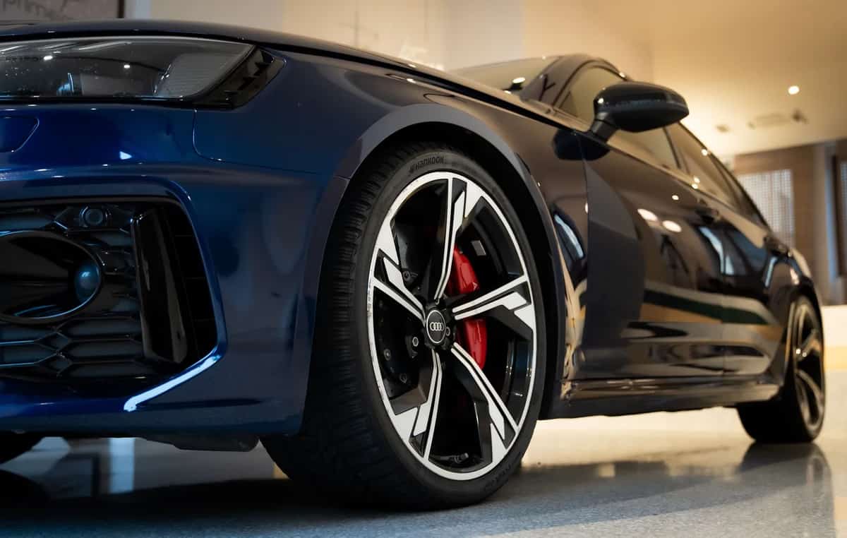 Rent luxury car in Milan